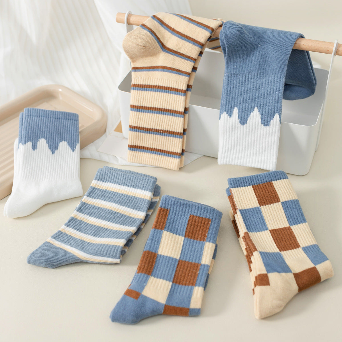 Autumn and winter thick socks women's medium tube socks new leisure college style stockings solid color colored cotton women's stacking socks